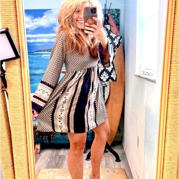 Peppermint USA Boho Bell Sleeve Mini Dress, Geometric Print Fall Beauty, Size S - Picture 9 of 12